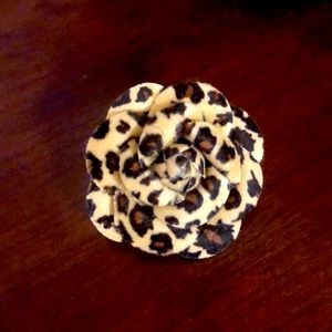 Cute! Leopard 🐆 print flower lapel pin